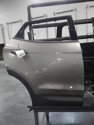 Conjunto de puerta trasera derecha usado lado trasero se adapta a: Hyundai Santa Fe Electric Pri 2015 Foto 1 de 4