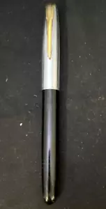 SELTENER VINTAGE RIVER FÜLLFEDERHALTER, SCHWARZ, GOLD "F" FEDER, VERGOLDETER CLIP, CHROMKAPPE, um 1950 - Bild 1 von 17