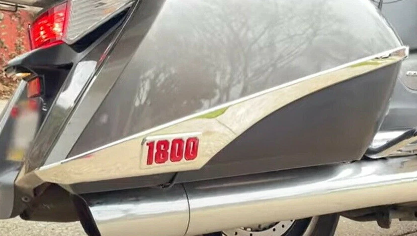 LIQUIDACIÓN 2012-17 Honda GL 1800 Goldwing - Alforja cromada iluminada por LED detalles Foto 1 de 3