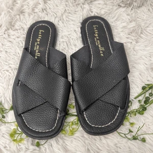 Bettye Muller Keen Crisscross Wide Strap Pebbled Leather Flat Sandals sz 7.5M - Picture 1 of 8