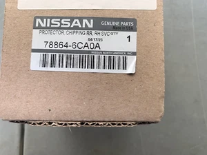 PROTECTOR ANTI ASTILLAS TRASERO DERECHO NISSAN ALTIMA PROTECTOR DE PIEDRA ORIGINAL GENUINO OEM - Imagen 1 de 1