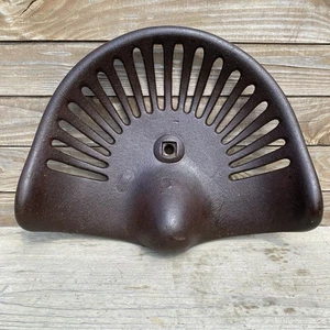 Gusseisen Traktorsitz Anbaugerät schwer Oldtimer Bauernhaus schöner Sitz keine Risse - Bild 1 von 6