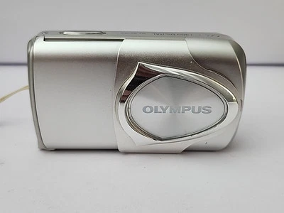 Olympus µ 300 Digital Camera 3.2MP mju u Silver Compact - PARTS ONLY - Image 1 of 4