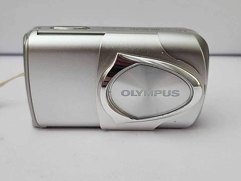 Olympus µ 300 Digital Camera 3.2MP mju u Silver Compact - PARTS ONLY - Image 1 of 4