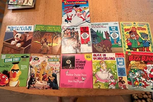 Vintage 1970’s Peter Pan Records Lot Sesame Street,Wonder Woman,Gremlins 45RPM - Bild 1 von 5
