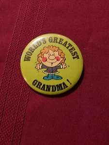 WORLDS GREATEST GRANDMA PINBACK BUTTON - Picture 1 of 2