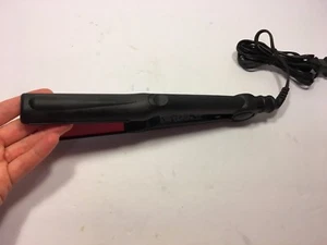 Revlon Ceramic 1" Flat Iron RVST2029A Hair Straightener ~ black and pink. - Picture 1 of 4