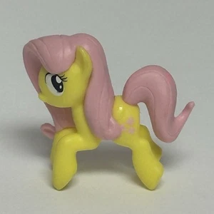 My Little Pony Hershey’s Treasure Überraschungspaket Mini Figur Fluttershy 1,5 Zoll - Bild 1 von 9