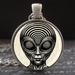 Collar colgante de plata de vidrio hecho a mano con forma redonda disco visitante alienígena - Imagen 1 de 3