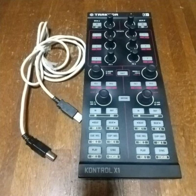 Native Instruments TRAKTOR KONTROL X1 mit USB Kabel aus Japan gebraucht - Bild 1 von 4