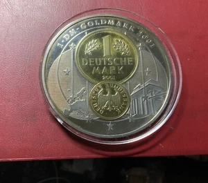 Gigant Medaille PP/teilvergoldet mit 1 DM Goldmark 2001-10 Jahre Abschied d. DM - Bild 1 von 2