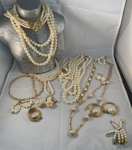 Grab Bag Mix Faux Pearls Necklaces, Pierced Earrings, Sweater Pins/brac Jewelry - Picture 1 of 6