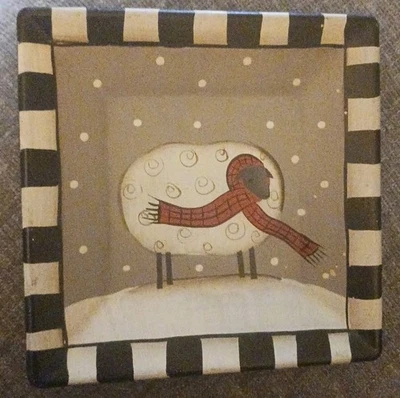 Plato cuadrado de oveja primitiva de madera pintado a mano firmado Donna blanco. BxD Foto 1 de 4