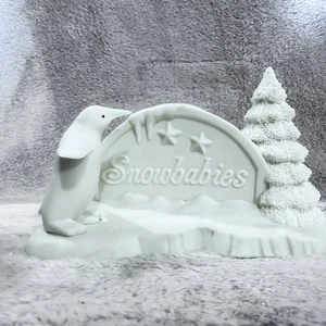 1991 Retired Dept 56 Snowbabies "POLAR SIGN" Penguin #19894 Christmas Tree - Bild 1 von 10