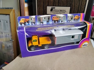 Boxed Model Siku 2519 Unimog With Builders Hut - Picture 1 of 9