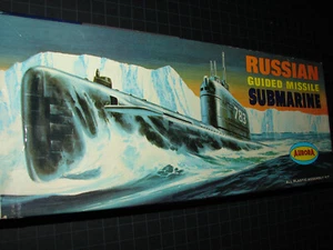 1967 ~ Aurora ~ RUSSIAN Guided Missile SUBMARINE ~ "Golf Class" 1/300 scale - Picture 1 of 13