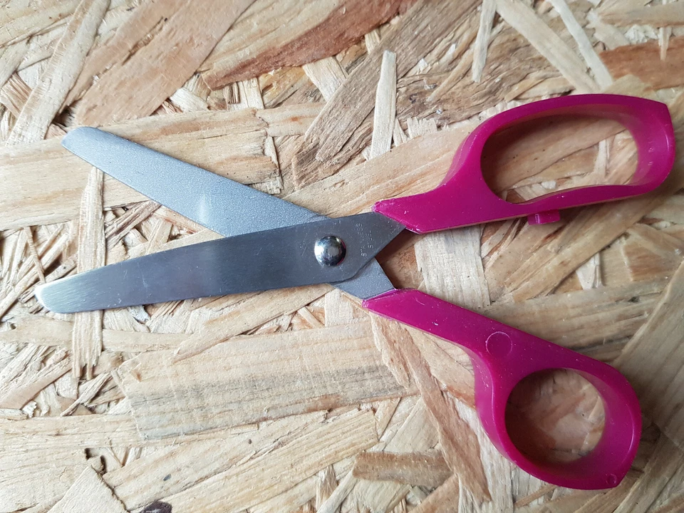 Haller Kinderschere Bastelschere Papierschere Schere in drei Farben 125mm  - Bild 1 von 1