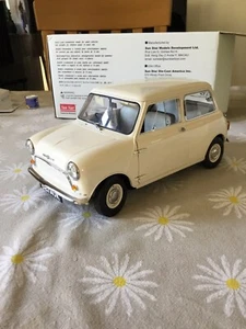 Sun Star escala 1/12 diecast 5301 - 1959 Morris mini berlina menor - blanco/crema - Imagen 1 de 10