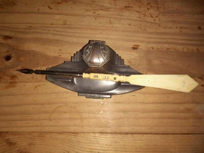 ancien encrier en étain + plume - Photo 1/4