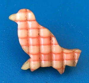 Vintage 1930s Celluloid Realistic Bird Button - Picture 1 of 2