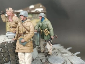 Modellino Modellino C cavaliere carro armato invernale tedesco seconda guerra mondiale costruito e dipinto 1/35 - Foto 1 di 8