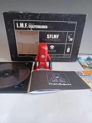 Modellino robot rosso edizione limitata SFLMF scala 1/20 con manuale - Immagine 1 di 4