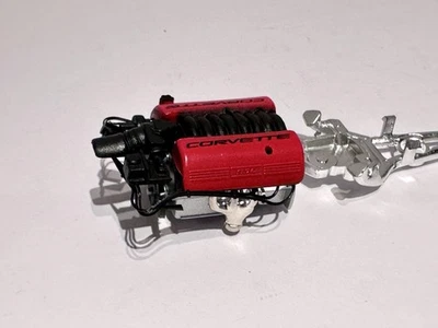 Chevy Corvette Z06 2001 escala 1/18 motor V8 LS1 Maisto Foto 1 de 4