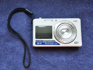 Digital Smart Selfie Camera Samsung DV150F White 16.2MP F2.5 WiFi  - Picture 1 of 19