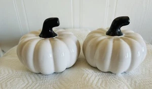 Dos calabazas de cerámica de color blanco/crema brillantes tamaño mediano hobby vestíbulo nuevo - Imagen 1 de 9