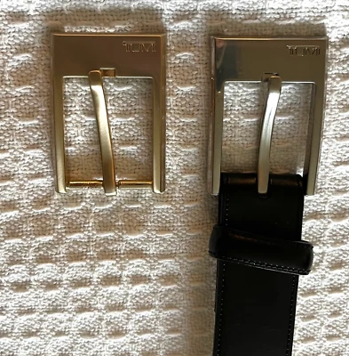 Cinturón de cuero negro para hombre TUMI con hebillas plateadas y doradas 50/125 vestido o informal Foto 1 de 4