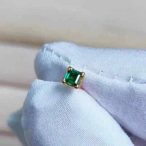 14K Yellow Gold Over 0.08 CT Princess Cut Lab-Created Emerald Women's Nose Pin - Picture 1 of 7