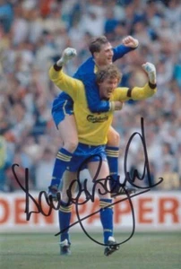 DAVE BEASANT HAND SIGNED 6X4 PHOTO WIMBLEDON FOOTBALL AUTOGRAPH 1 - Picture 1 of 1