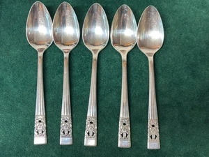Set 5 cucchiaini piatto comunità incoronazione usato #1 - Foto 1 di 6