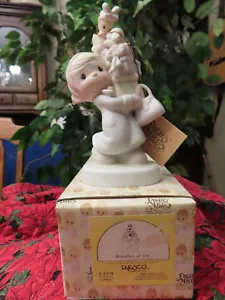 Precious Moments * Bundles of Joy * Girl with Christmas gifts * kitten & puppy - Picture 1 of 12