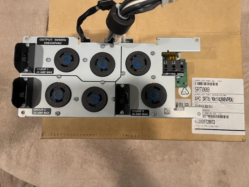 Unidad Smart-UPS SRT 8 kVA/10 kVA PDU, 208 V (4) L6-20 y (2) L6-30 de APC Foto 1 de 1