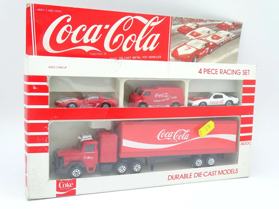 Hartoy 1/64 - Set Di 4 Veicoli Coca Cola Racing Comprendente Camaro E CORVETTE - Immagine 1 di 1