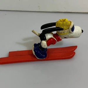 Snoopy Sciatore salto con Trampolino Pupazzo di Gomma - Imagen 1 de 4