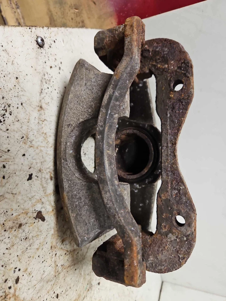 04-09 KIA SPECTRA Right Front Caliper & Bracket Assembly Passenger Side Rh OEM - Image 1 of 4