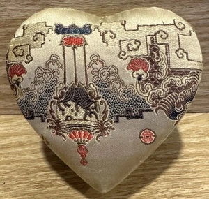 VTG Heart Shaped Jewelry Trinket Box Floral Fabric Covered Cushion Lid - Picture 1 of 12