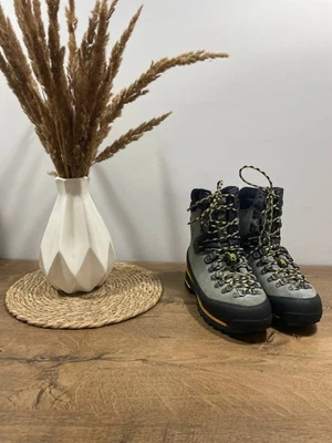 Botas de montanhismo La Sportiva Nepal masculinas EUA 6 1/2 femininas EUA 7 1/2 - Imagem 1 de 4