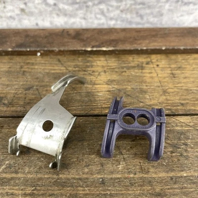 Lote de 2 guías de cable debajo del soporte inferior para bicicleta de colección metal plástico carretera MTB Foto 1 de 4