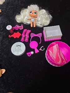 LOL Surprise JK Diva Mini OMG Modepuppe mit weißen Haaren hohe Stiefel Dame Set - Bild 1 von 6