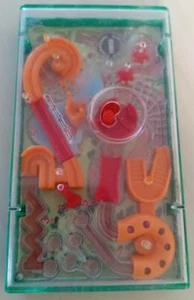 1978 Vintage TOMY Pocket Obstacle Game - Picture 1 of 3