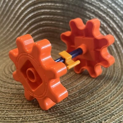 Juego de construcción de engranajes motorizados en movimiento 2 engranajes pequeños naranja y barra Foto 1 de 4