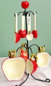 Tazas y cucharas medidoras de cerámica con tema Apple con soporte núcleo de cabaña vintage - Imagen 1 de 16