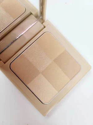Bobbi Brown Nude Finsh Illuminating Powder Nude New - Image 1 of 4