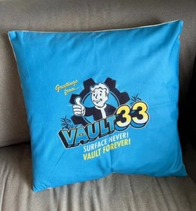 2 szt. (para) Fallout Style Vault 33 Aksamitna poszewka na poduszkę Rozmiar 40,64 x 40,64cm UK - Zdjęcie 1 z 3