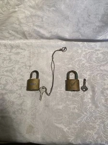 2 Vintage Yale Schloss & Schlüssel mit blauem Slaymaker U.S.A. Vorhängeschloss - Bild 1 von 6