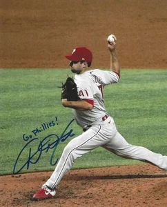 Signed  8x10 DAVID HALE Philadelphia Phillies Autographed Photo - w/COA - Picture 1 of 1