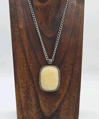 Collar Colgante Cabujón Crema Marca Lucky Grueso Boho Tono Plata 20 pulgadas Foto 1 de 4